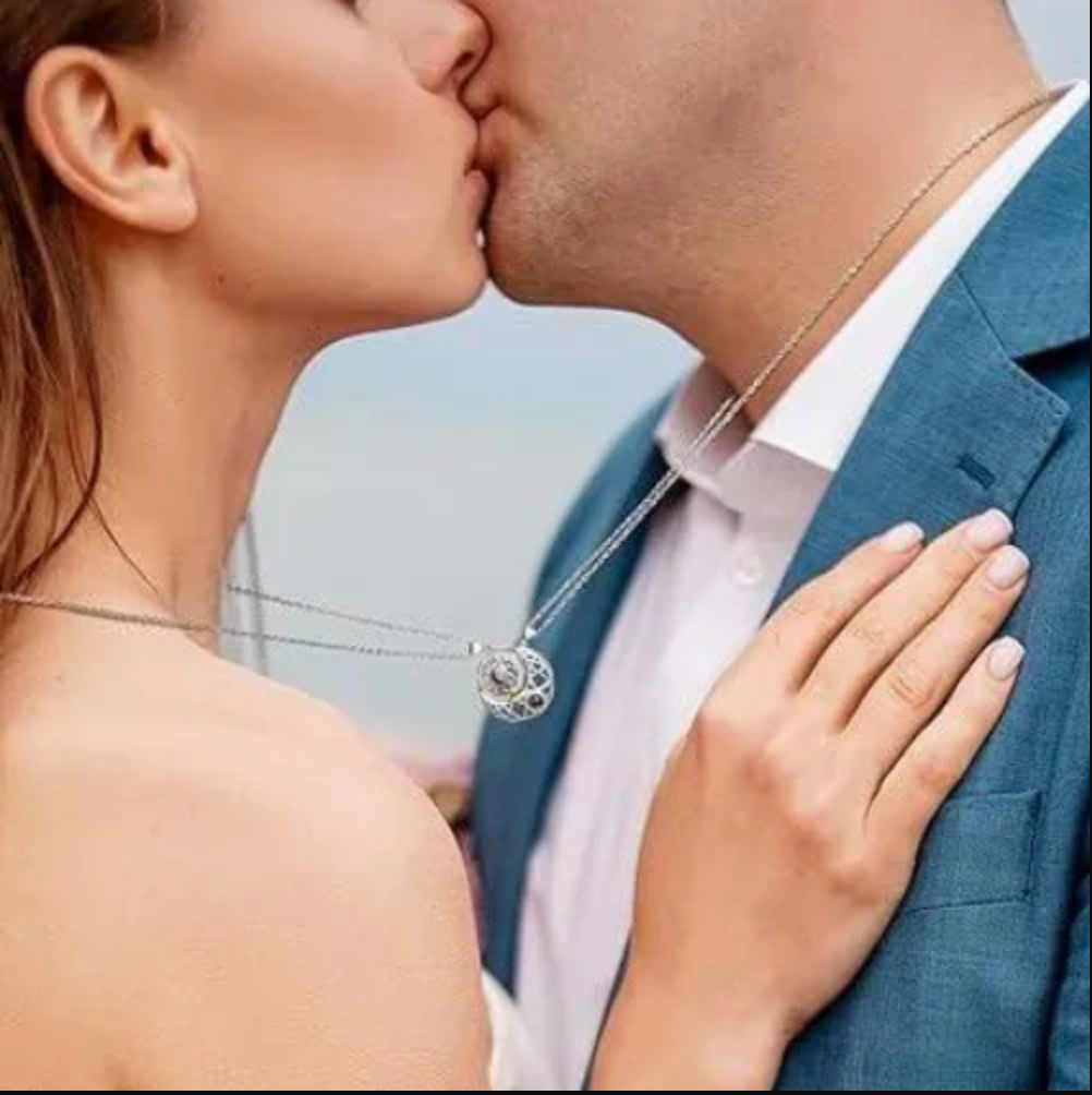 COLLAR SOL Y LUNA CON 100 IDIOMAS